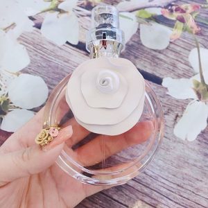 Nước hoa hương cỏ non Valentina Acqua Floreale là một chai nước hoa mang lại sự tinh tế cũng như đẫy đà của các nốt hương hoa cỏ phong phú, giúp làm bạn nổi bật hơn trong những dịp đặc biệt.